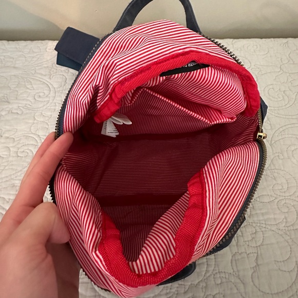 Herschel Supply Co Nova Mini - Picture 6 of 6